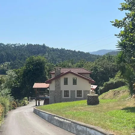 Asturiana Con Gimnasio Y Porche Vila *