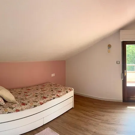 Asturiana Con Gimnasio Y Porche Villa *